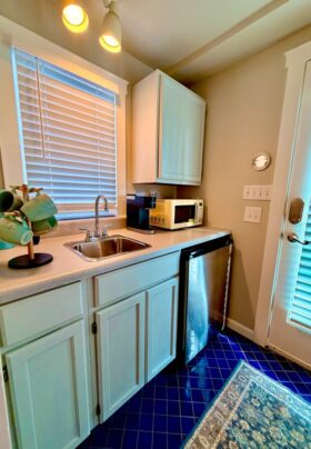 picture of the eff kitchen